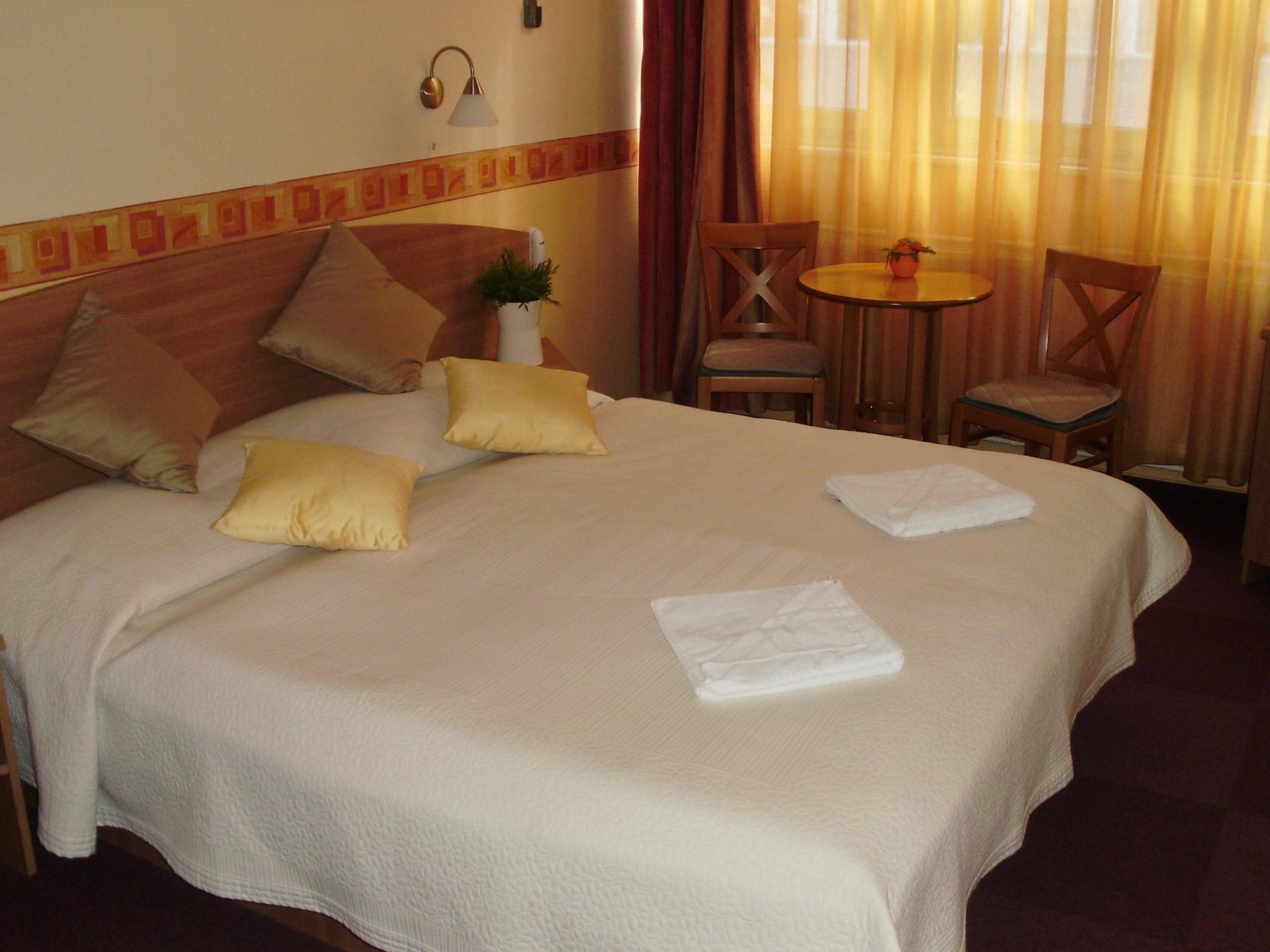 Hotel Eben Budapest Bagian luar foto